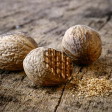 Nutmeg health benefits and therapeutic value