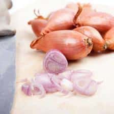 Shallot health benefits and therapeutic value