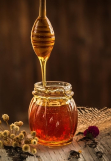 Honey pot perfect for healing in winter.