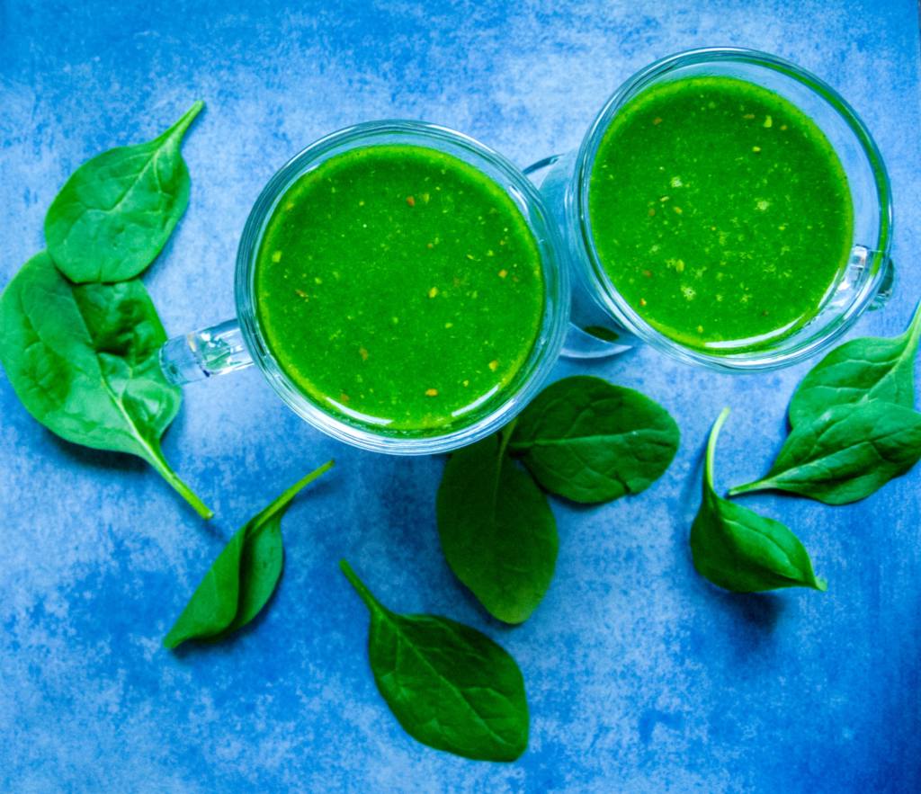 Health benefits of spinach are maximized in a raw spinach smoothie.