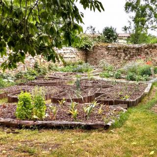 Layout for a continuous path raised garden