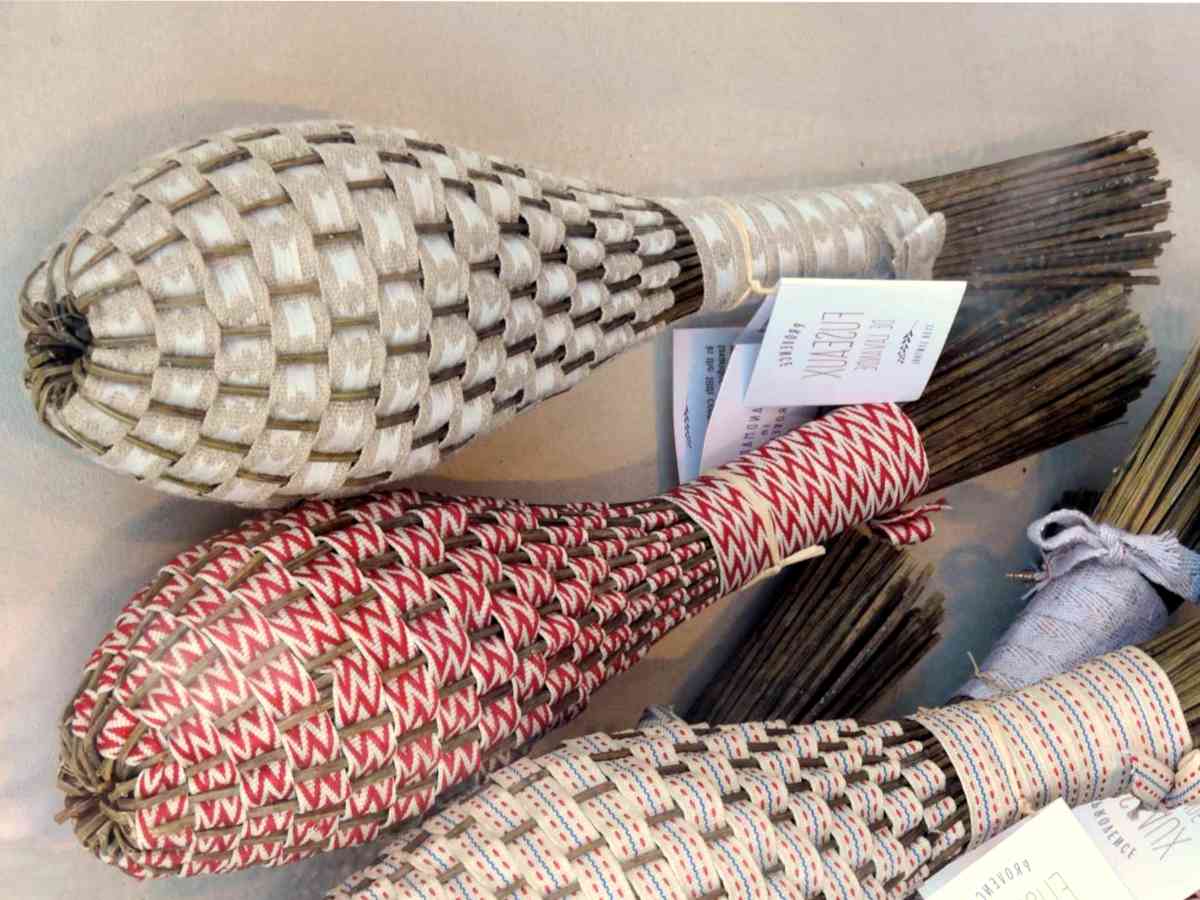 How to make lavender wands