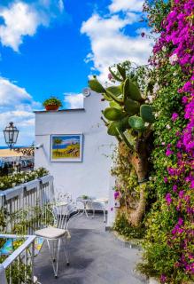Small garden terrace landscaped with brilliant ideas