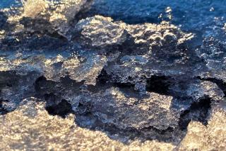 Black ice will melt if coffee grounds are applied on it