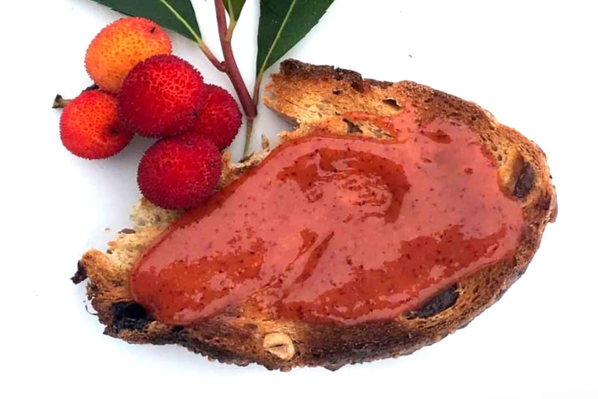 Delicious jam recipe prepared from strawberry tree fruits
