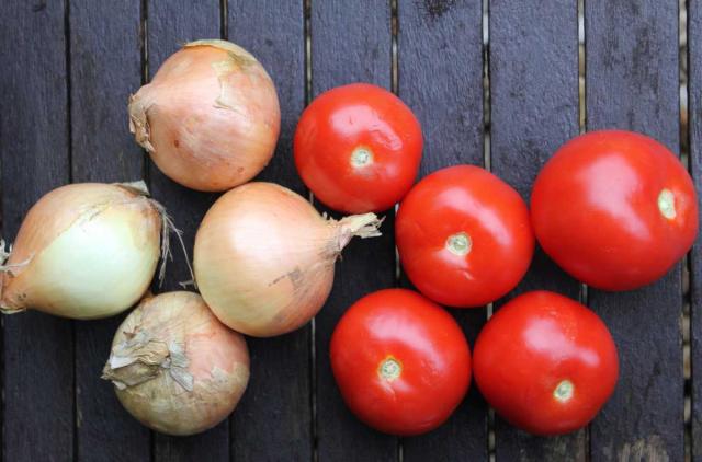 Onions and saint pierre tomatoes ready for dicing up