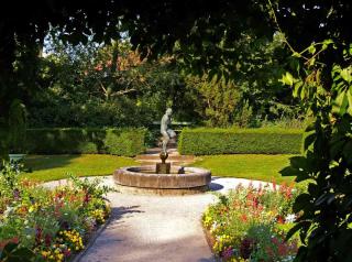 Hideaway from which other visitors in the garden can't see us