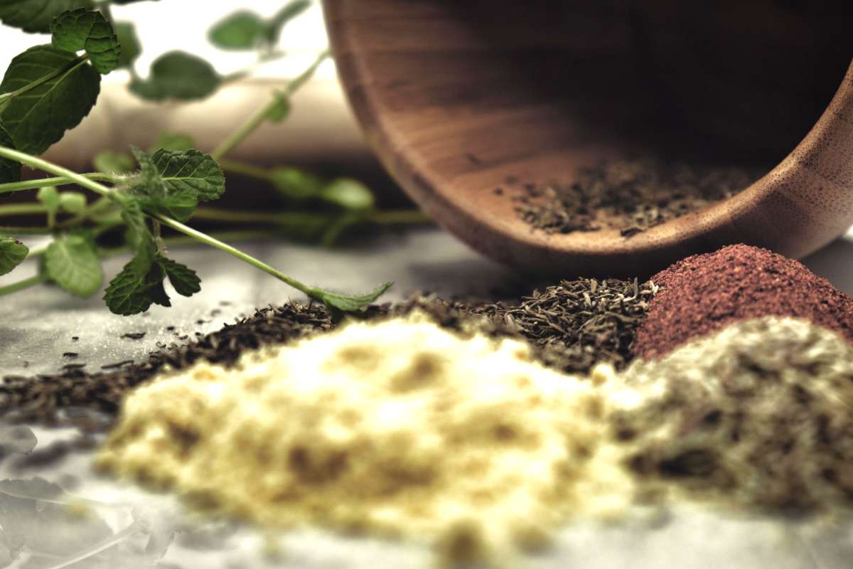 Mortar and pestle with 5 dried herbs that treat pollen allergies