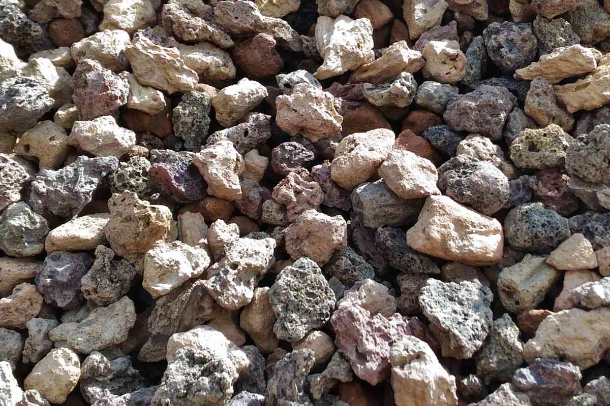 Pozzolana pebbles have many tiny holes and cavities that retain water and air