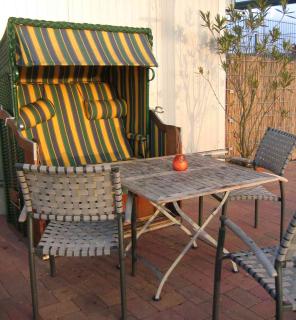 Beach set with resin chairs and cloth