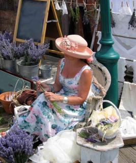steps to make lavender wand