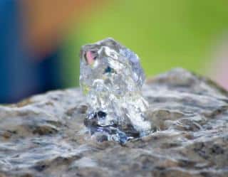 Water fountain to cool a portion of the dry garden