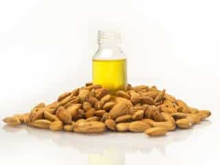 Sweet almond oil against dermatitis