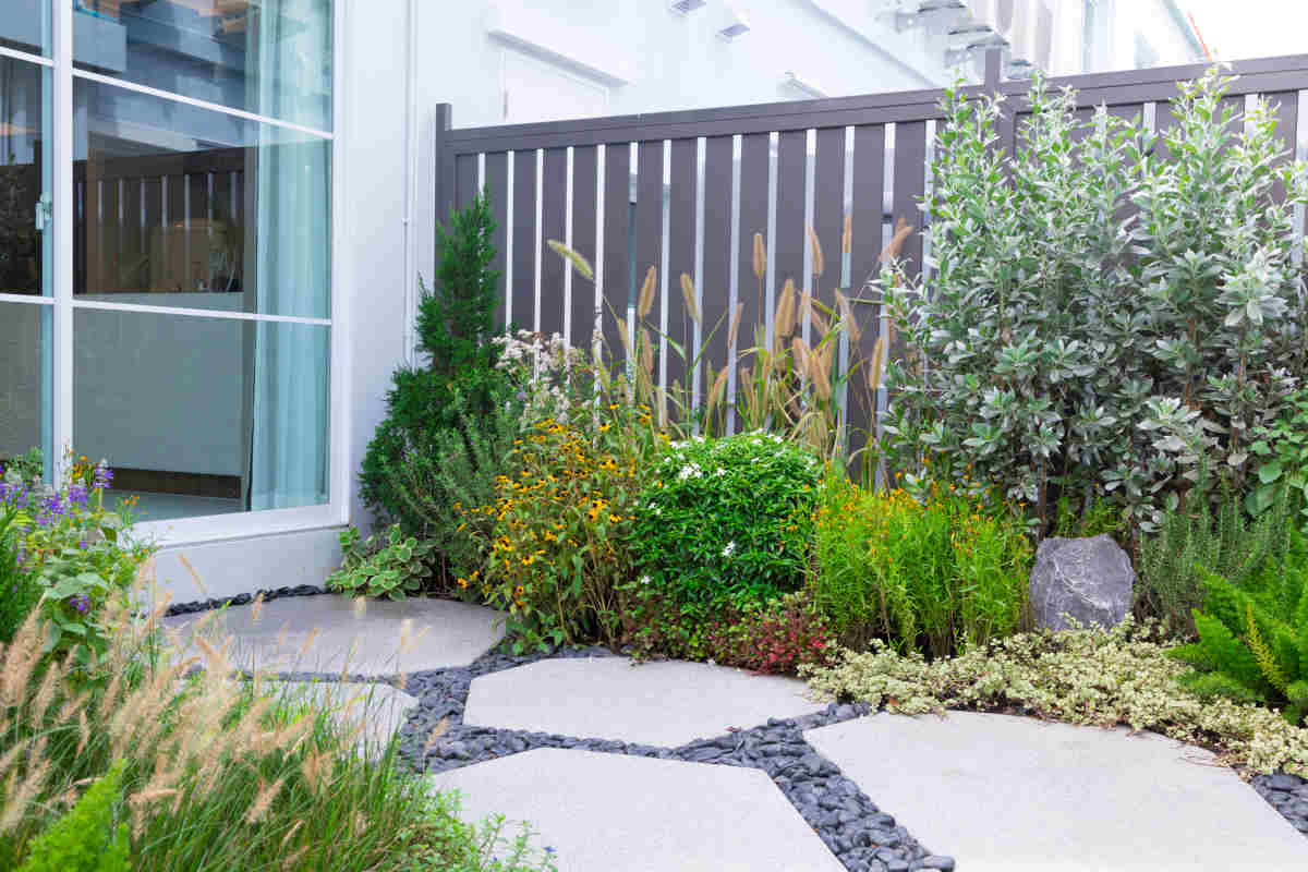 Landscaping small tiny garden